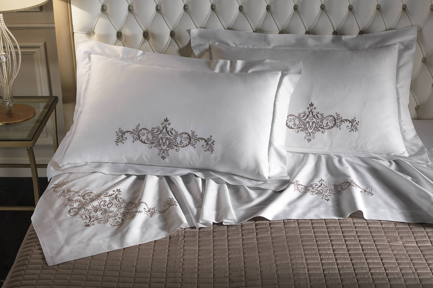 embroidered linen made in italy
